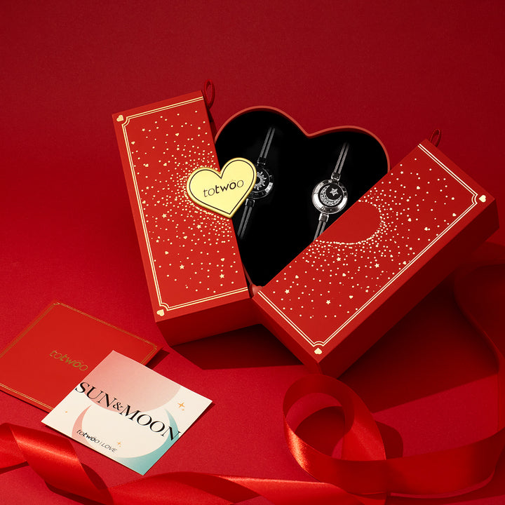 [Verbunden in Rot Geschenkverpackung] Sonne & Mond Touch-Armbänder mit Schlangenkette (Schwarz+Silber)